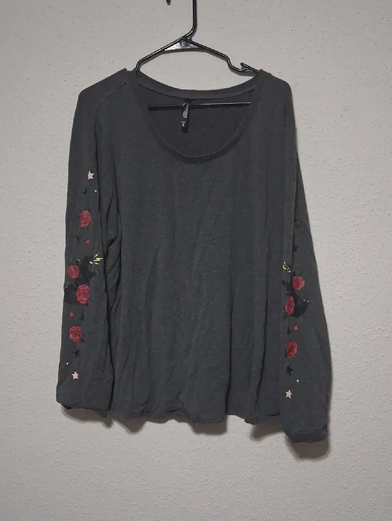 torrid Charcoal Long Sleeve Tee with Red Rose Sleeve Embroidery and Stars - Picture 1 of 6